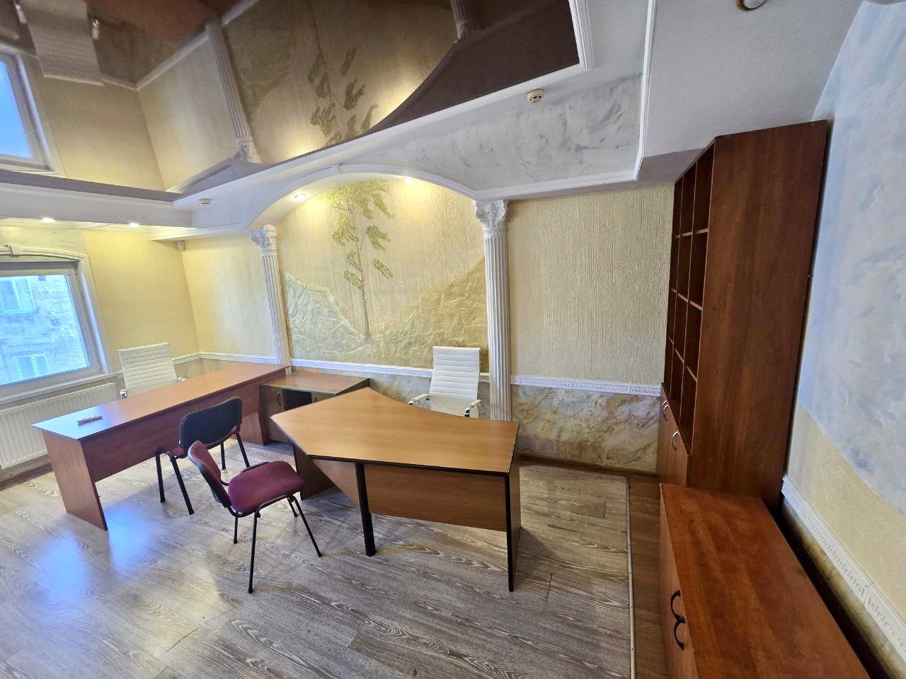 1863702642138921