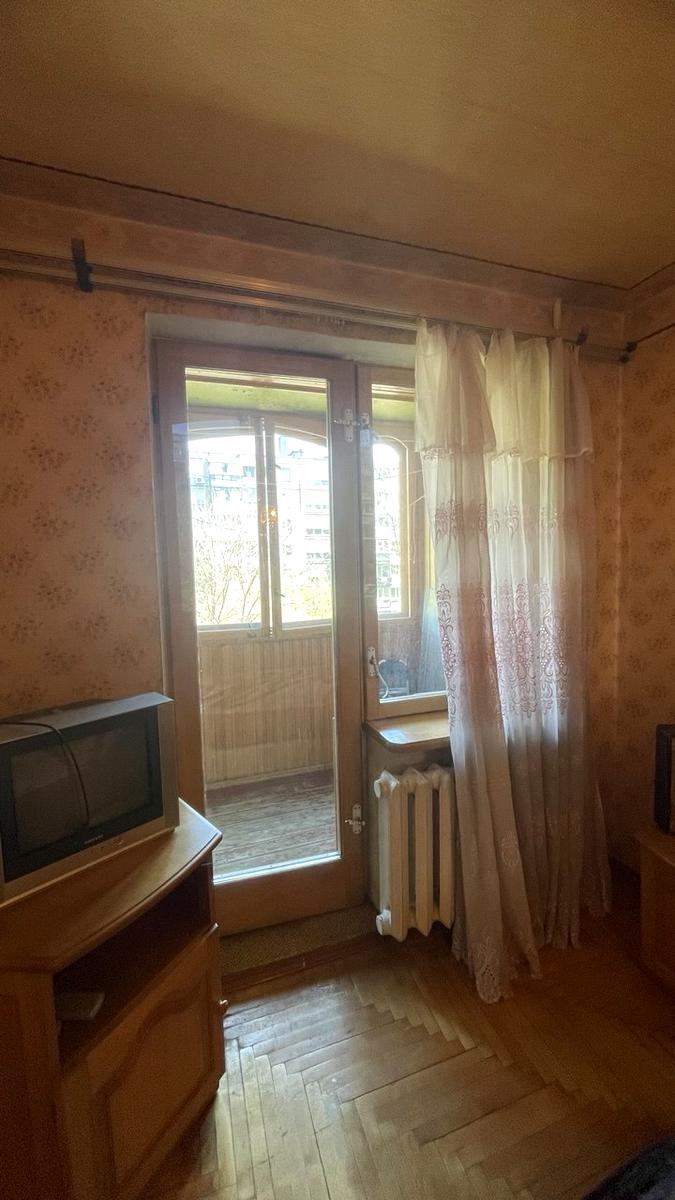1863703827905936