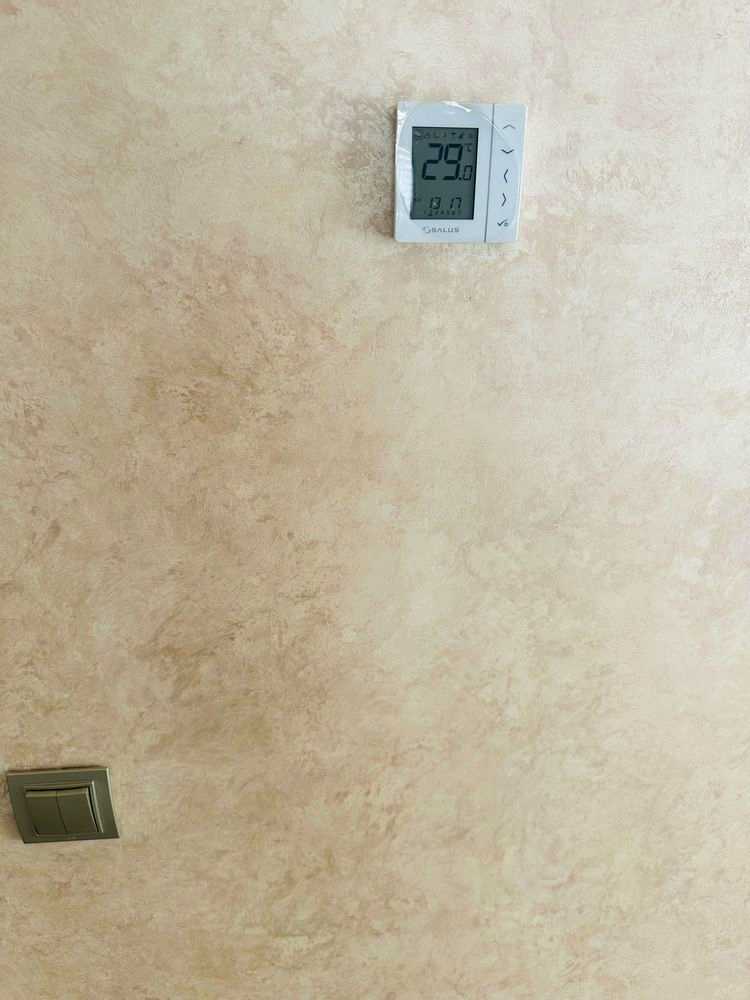 1863706643810817