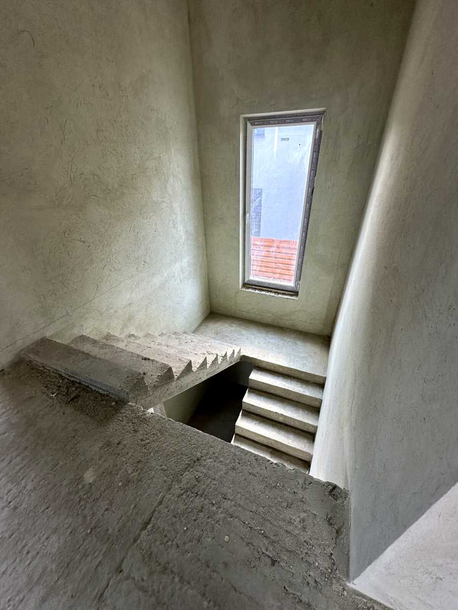 1863710773262328