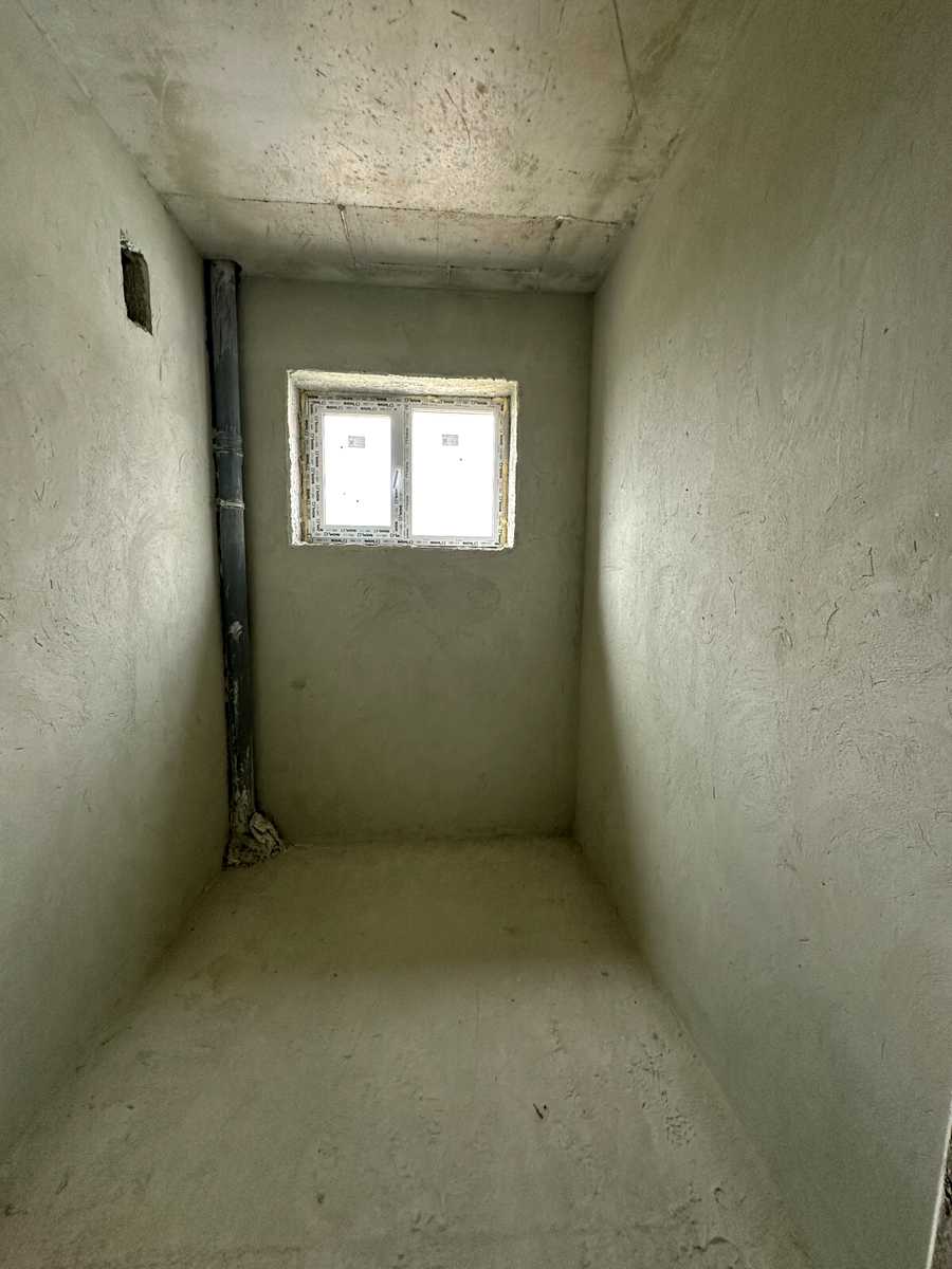 1863712772253720