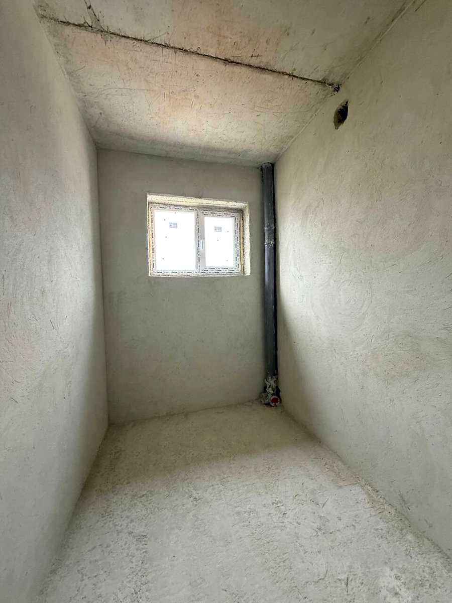 1863712772744381