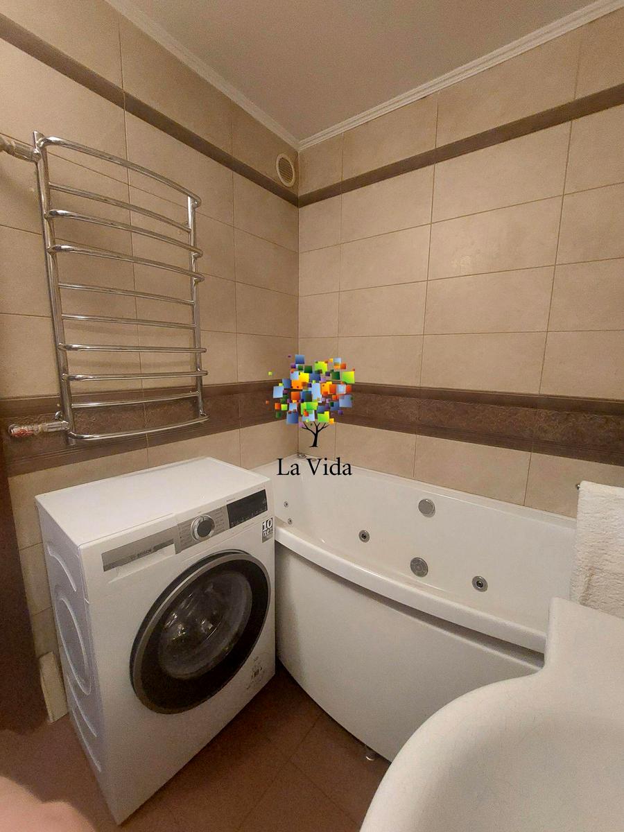 1863720677610529