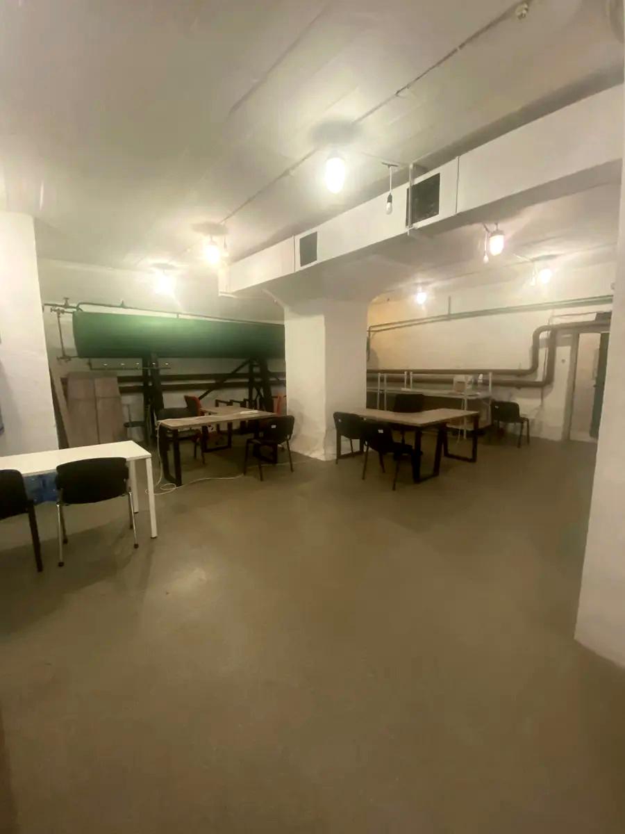 1863722965630408