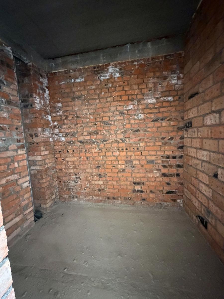1863735864256573