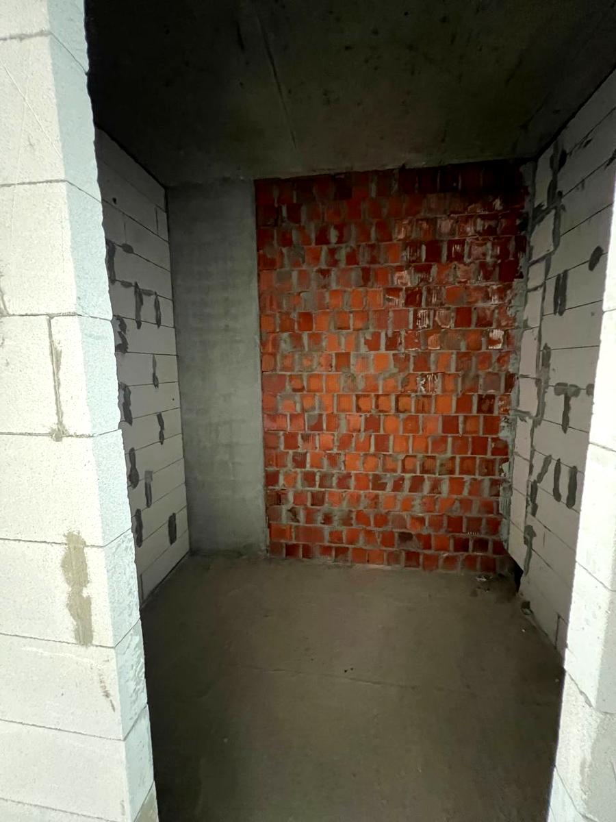 1863739896174589