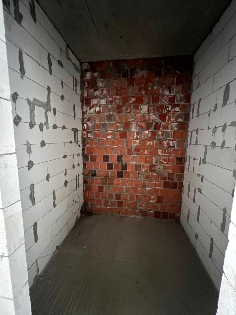 1863739897675619