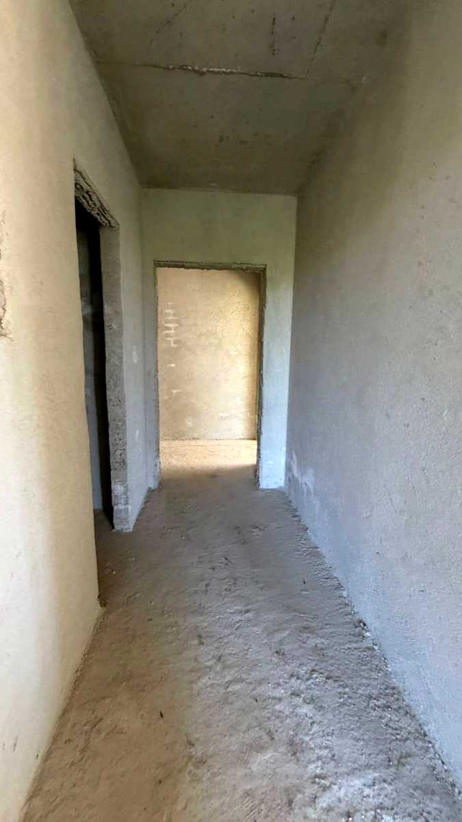 1863741771725996