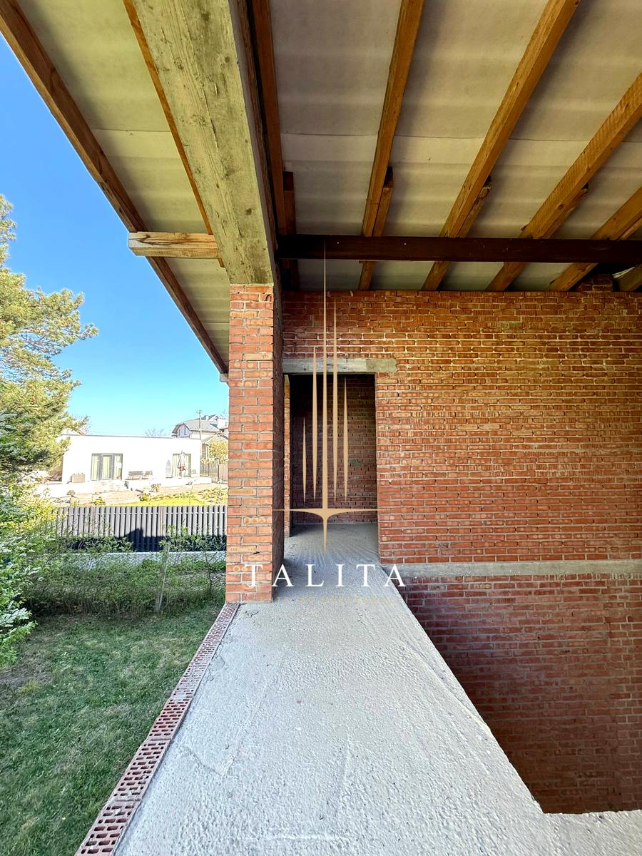 1863789769546570