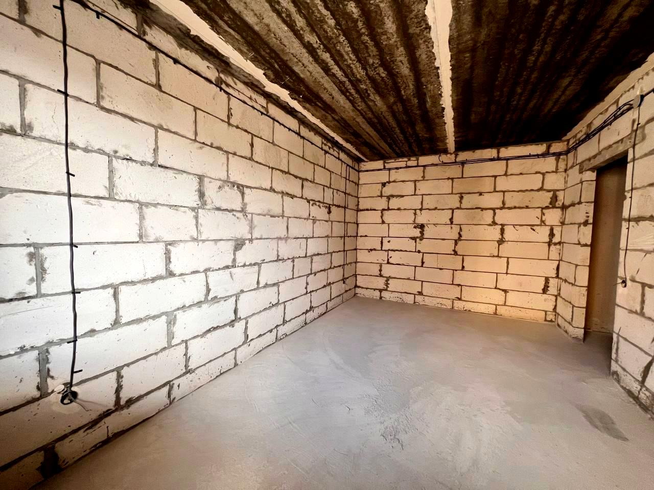 1863793656212899