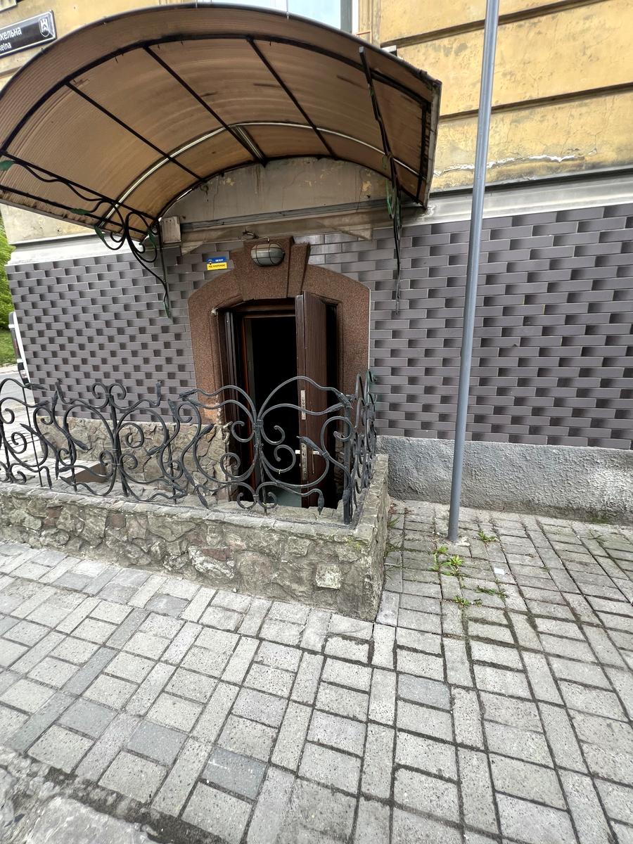 1863802877123900
