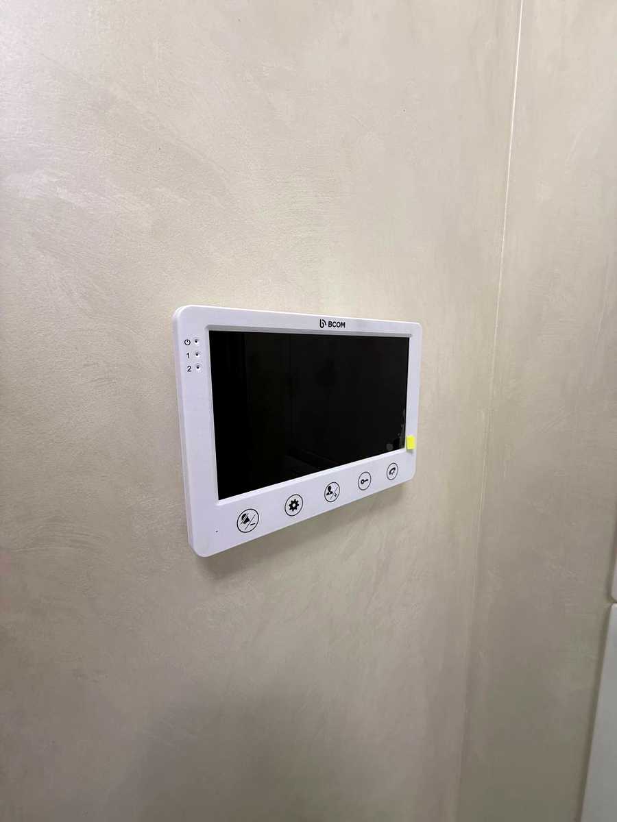 1863803819343996