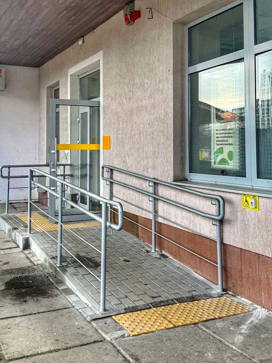 1863806324986903