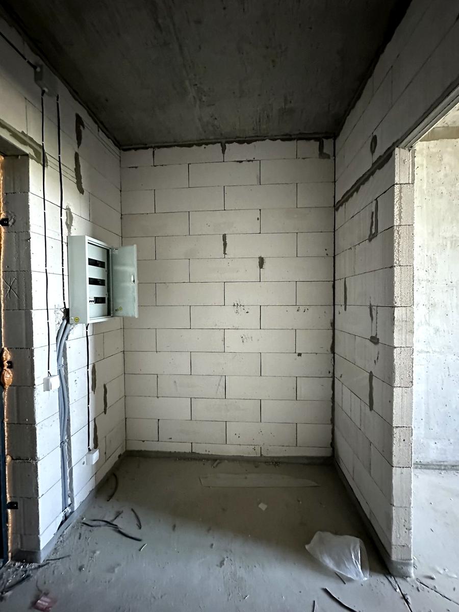 1863814035985644