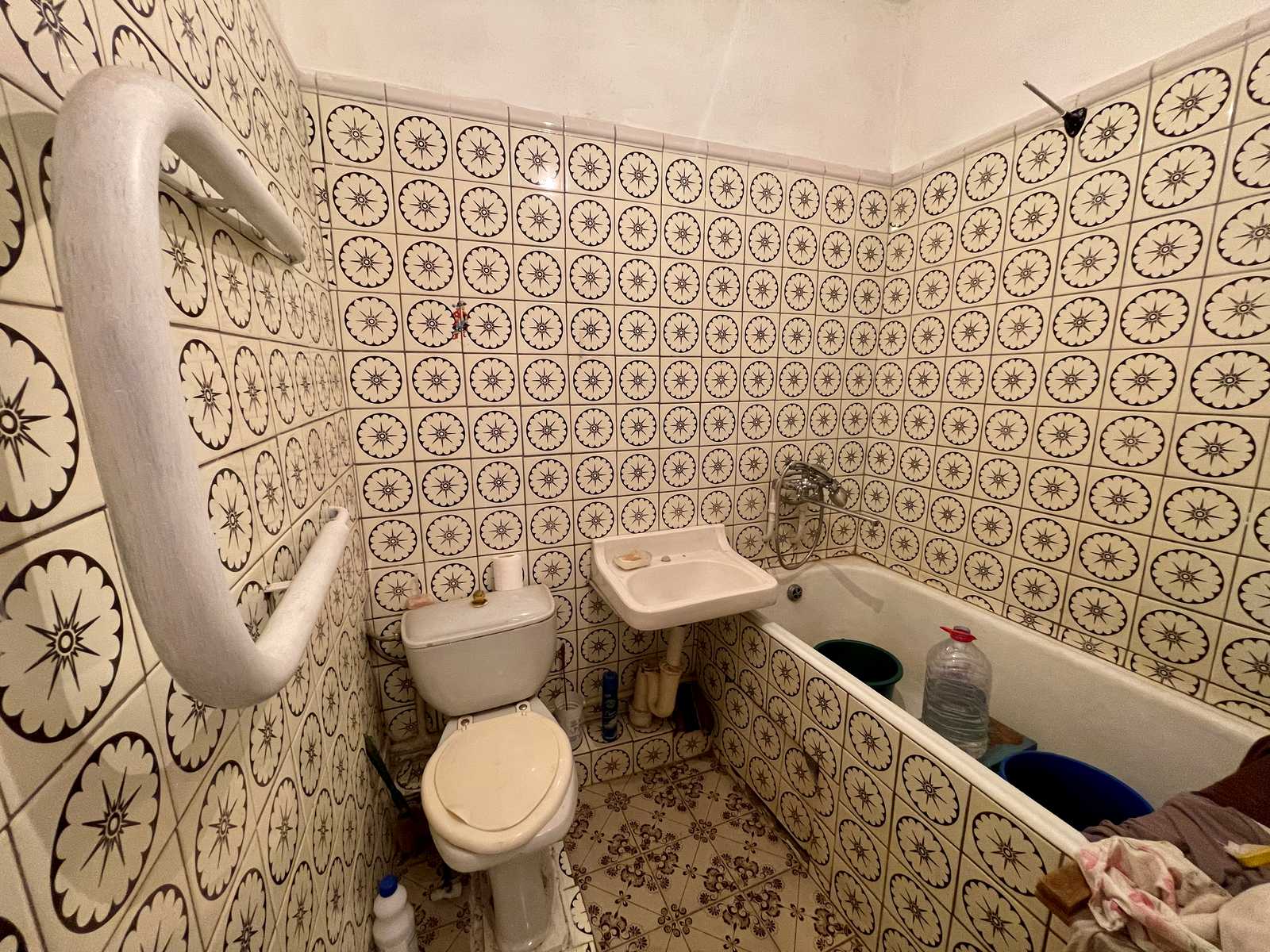 1863814875776393