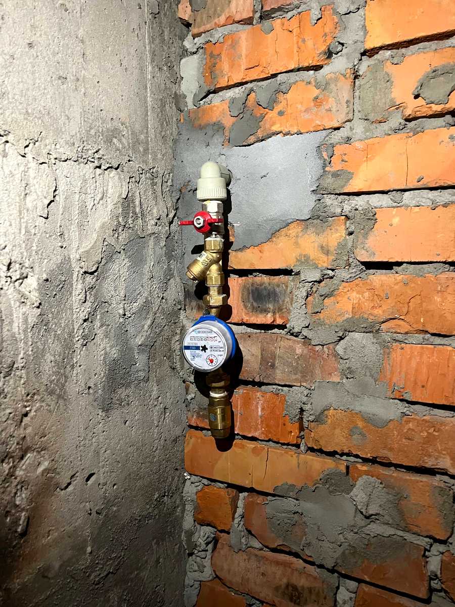 1863816526469922
