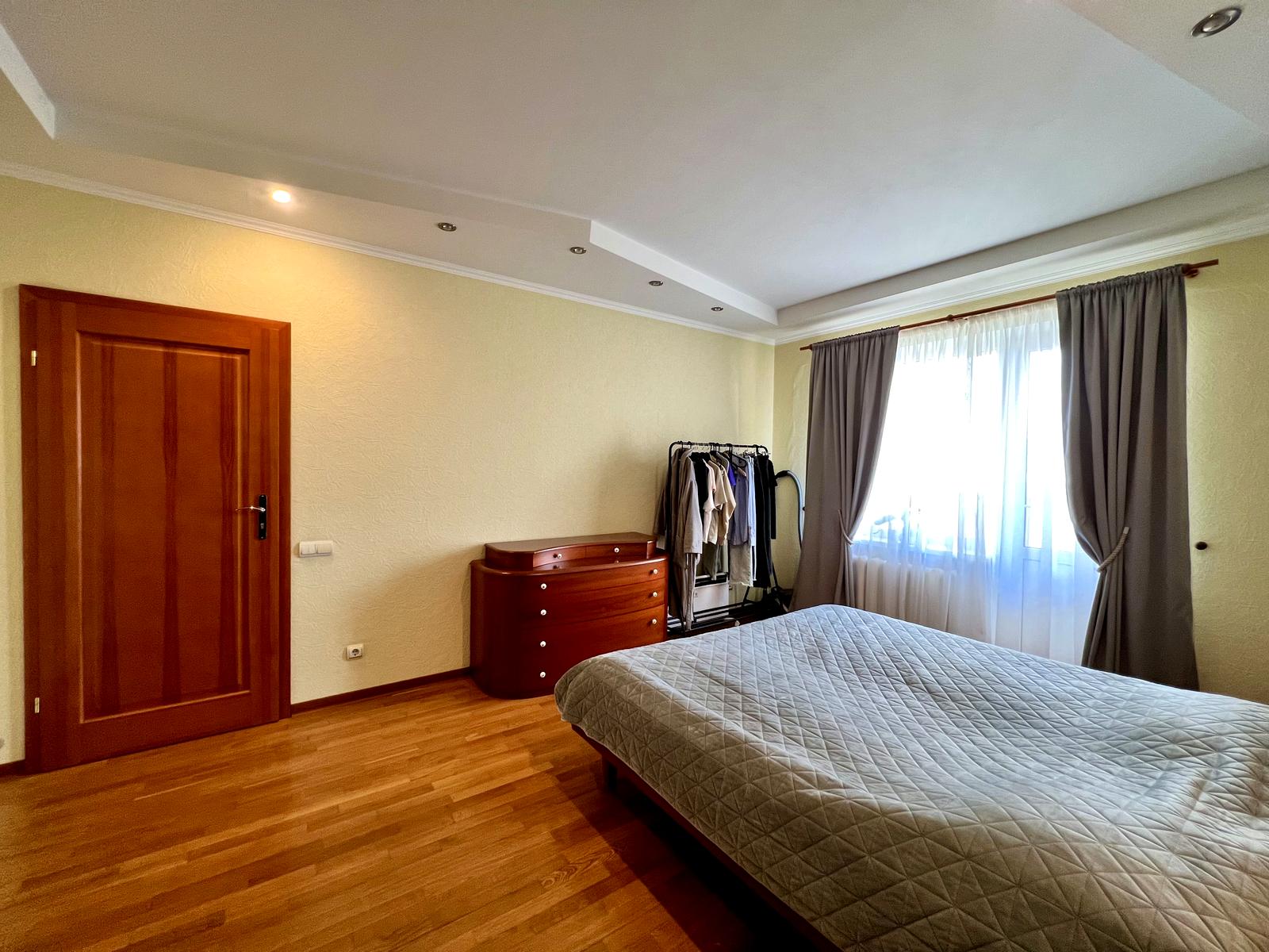 1863820028663084
