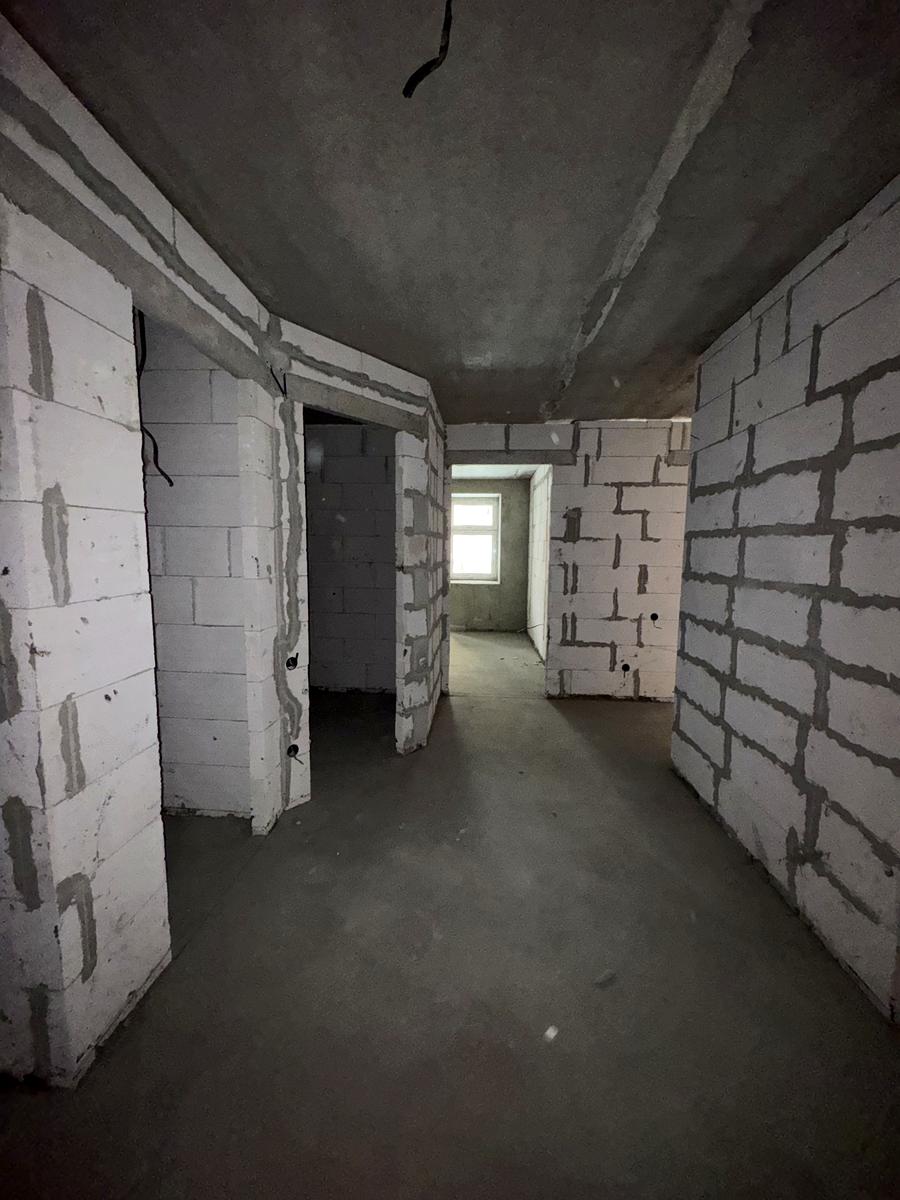 1863826756745814