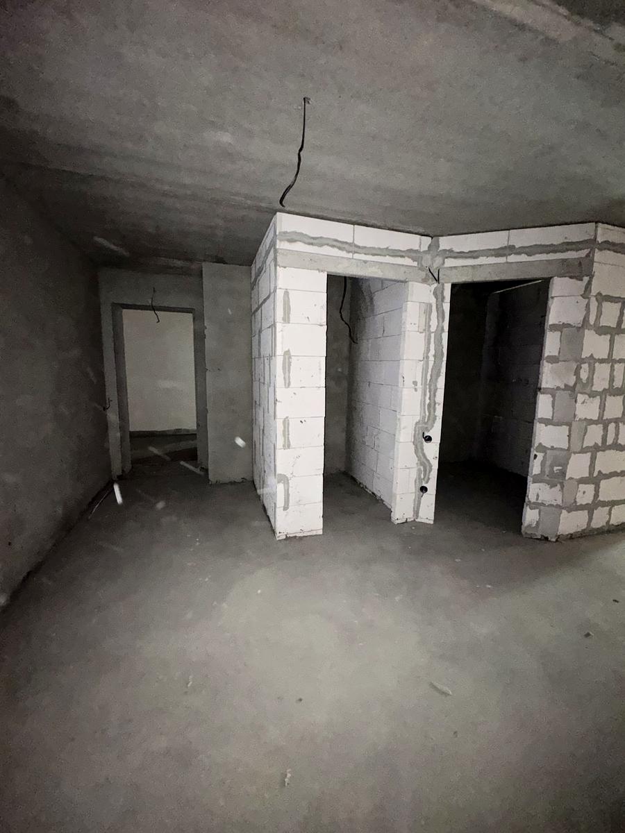 1863826757106939