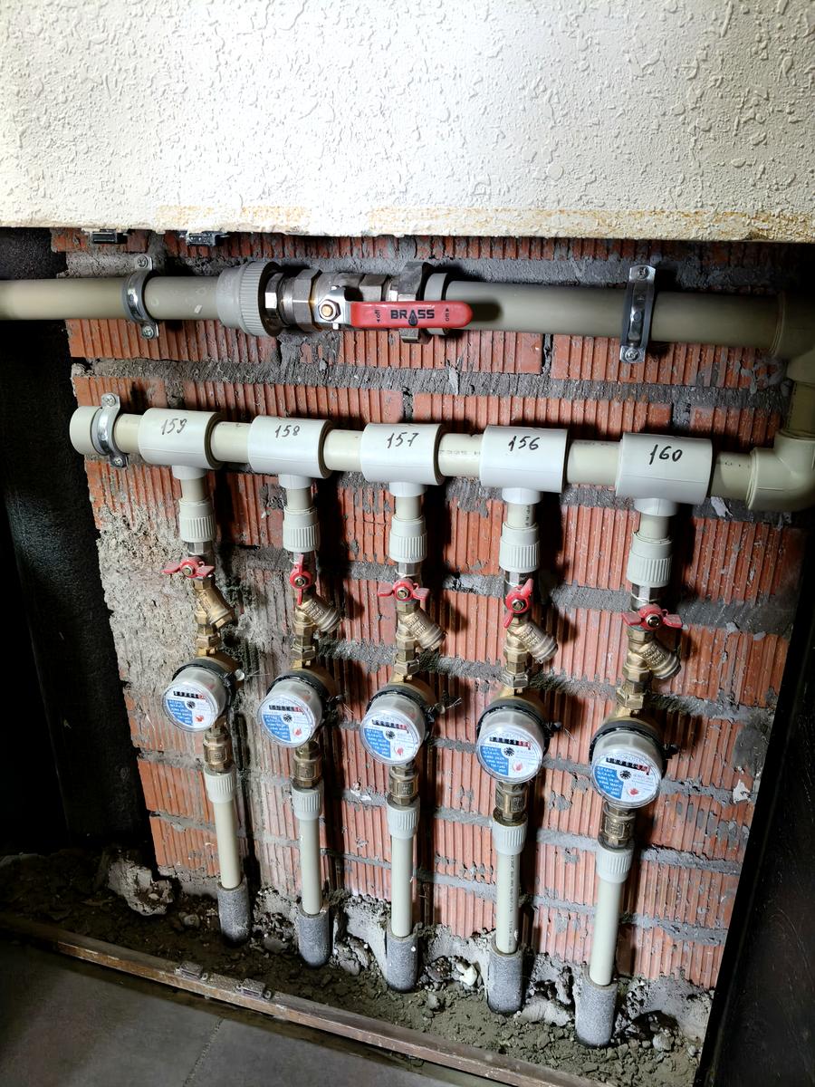 1863834770990452