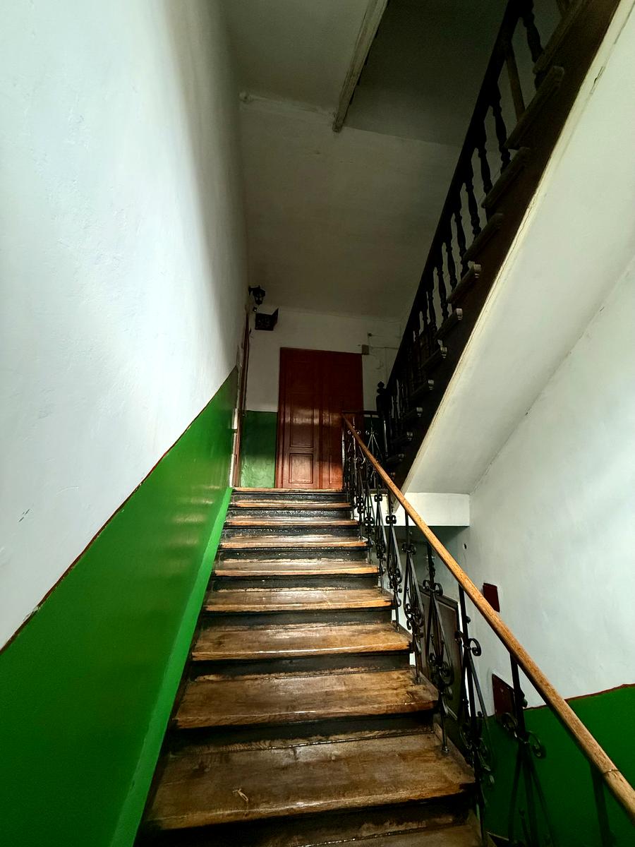 1863835330122290