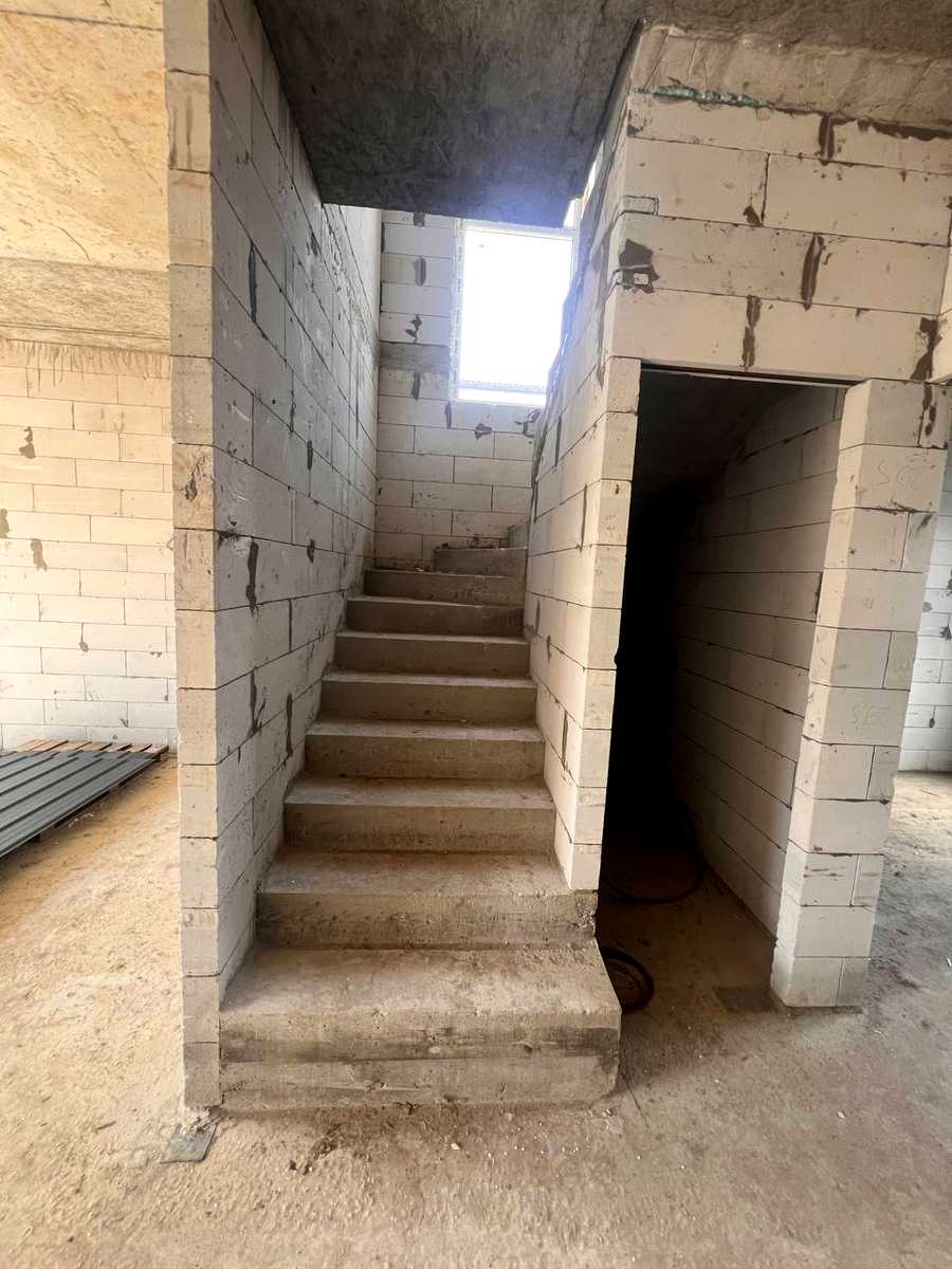 1863839274872084