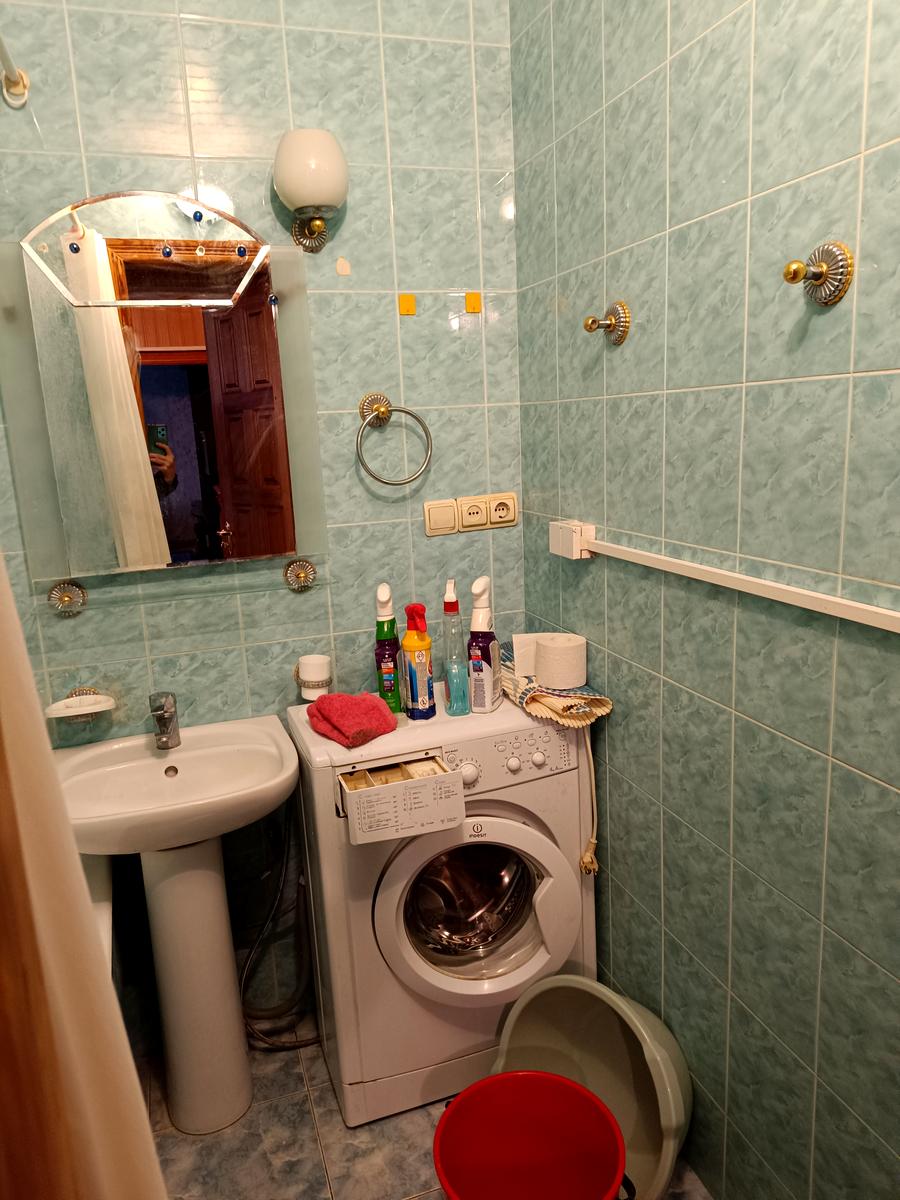 1863862329852385
