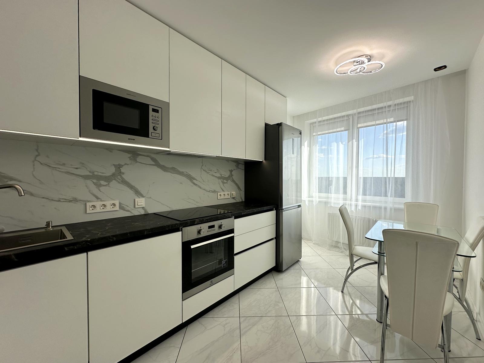 1863877760762141