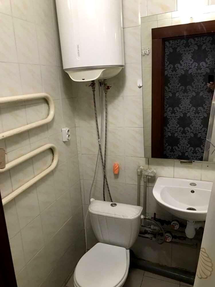 1863881358954436