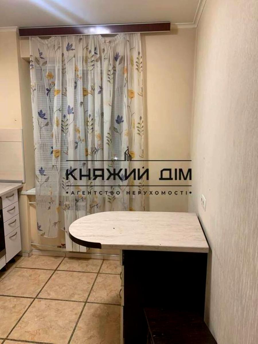 1863882513590234