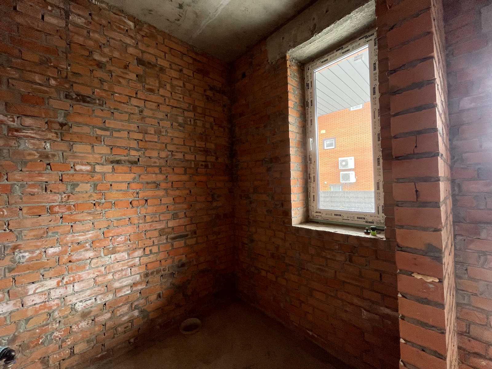 1863884316897661