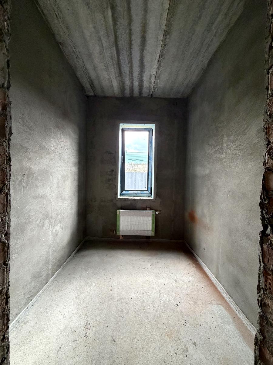 1863885279845338
