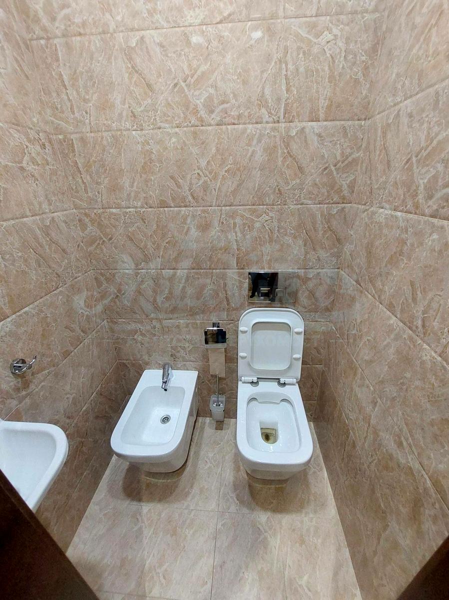 1863886691493537