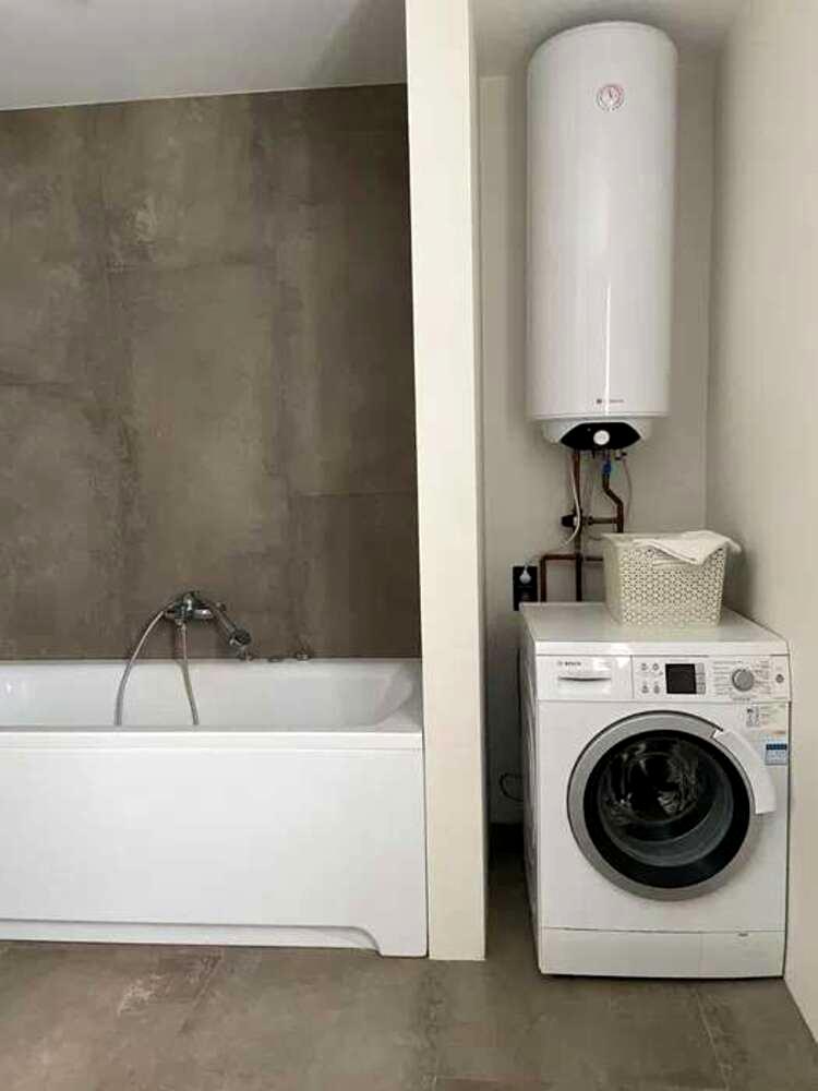 1863891031857945