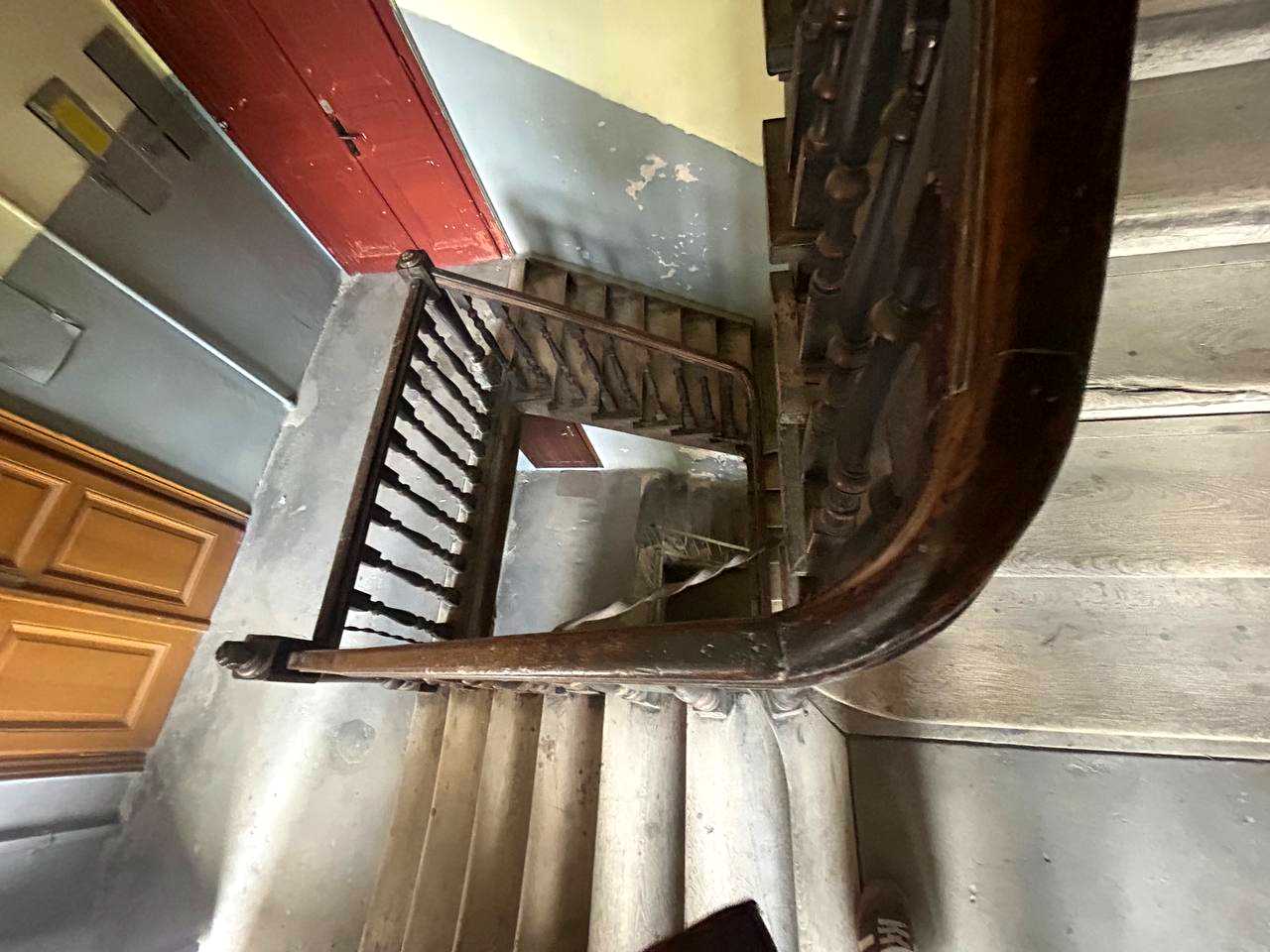 1863896576296928