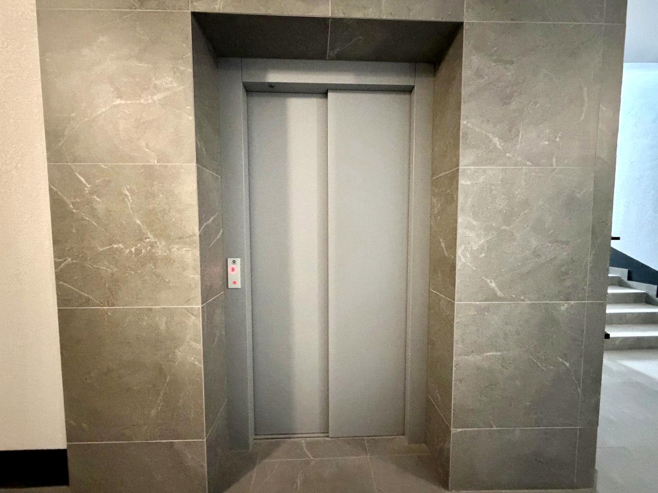 1863896821303300