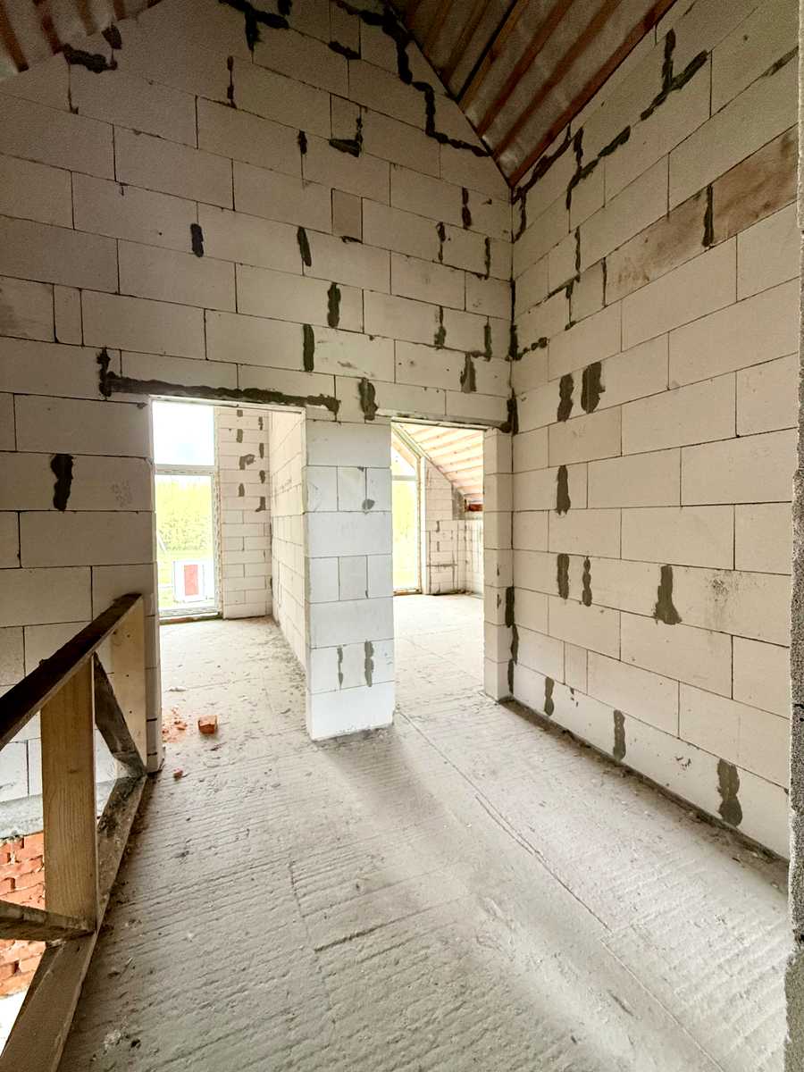 1863898852101811