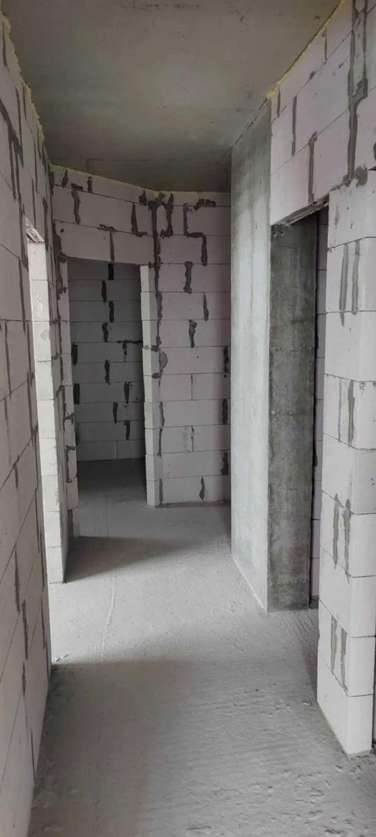 1863905585822588