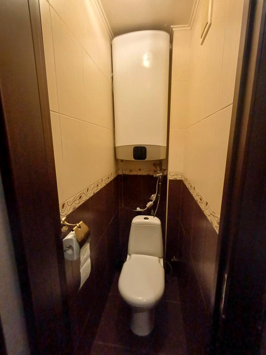 1863906254403326