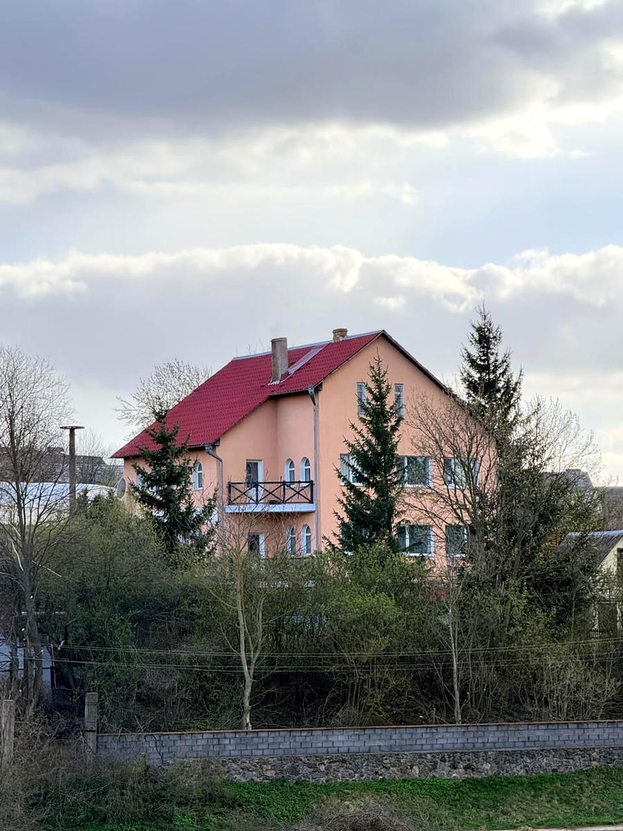 1863913458189120