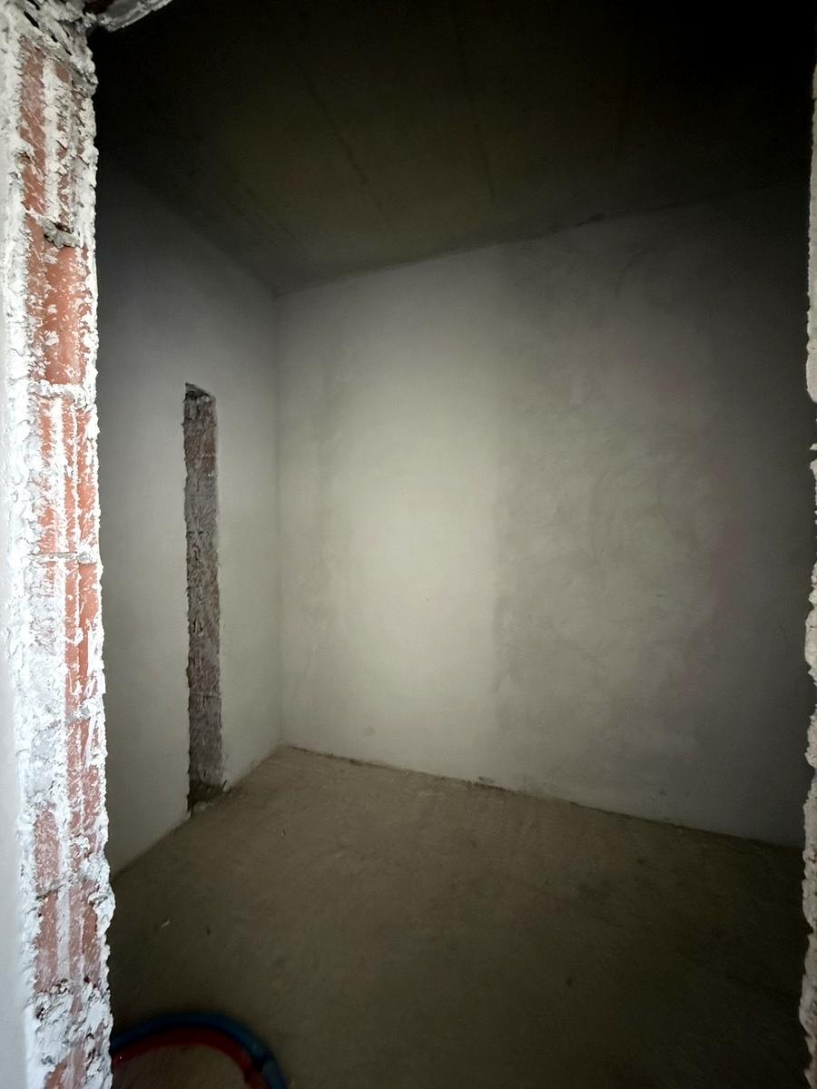 1863913925256756