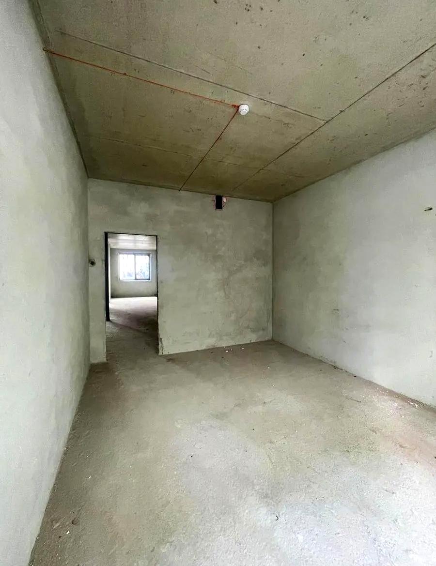 1863925271135497