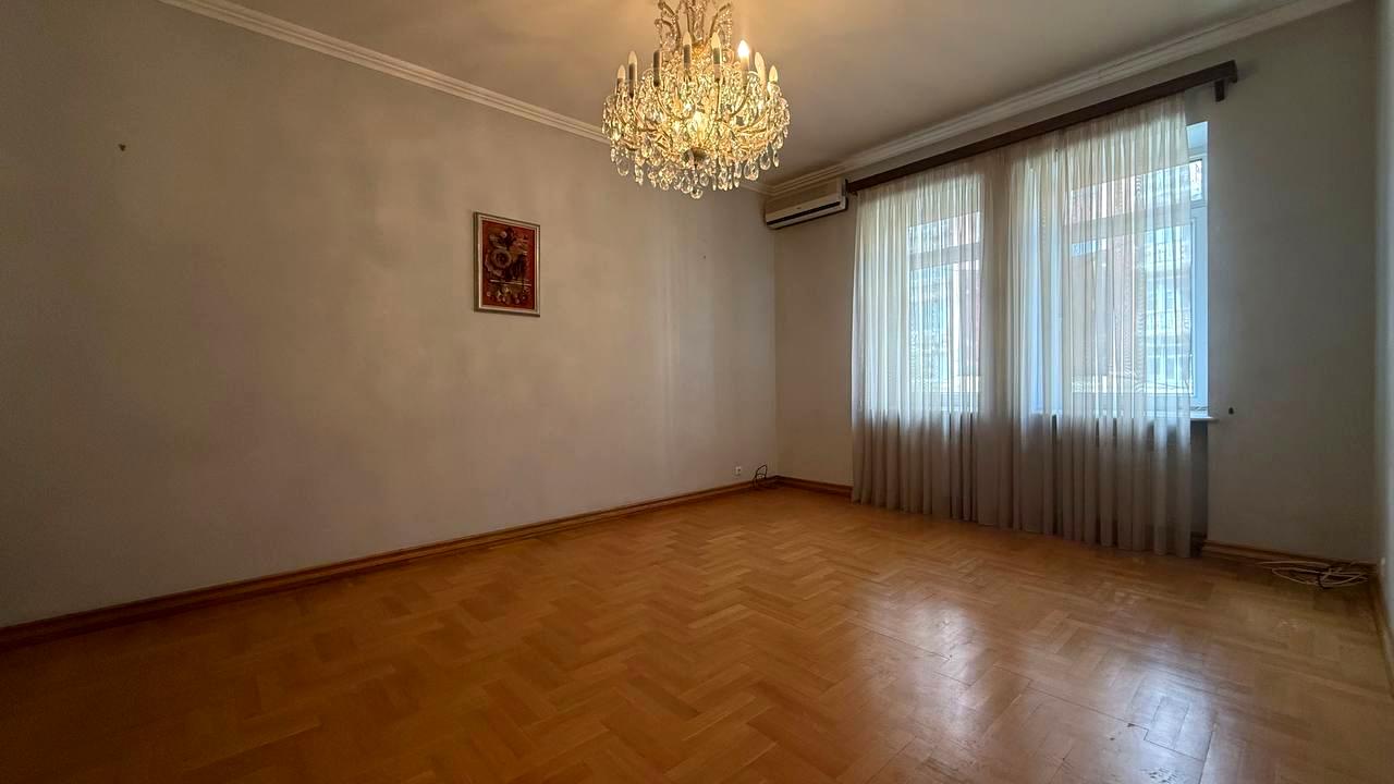 1863967567026537