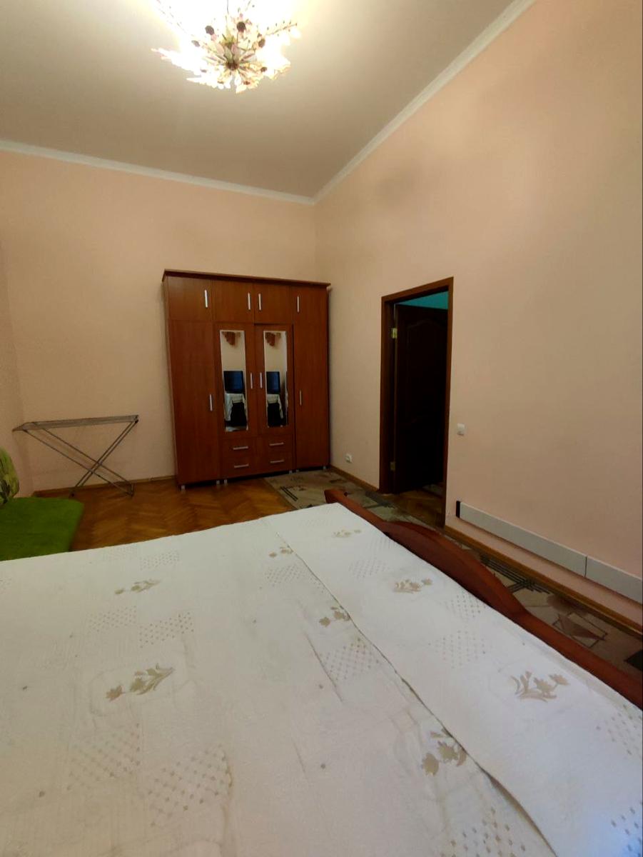 1863968106400237
