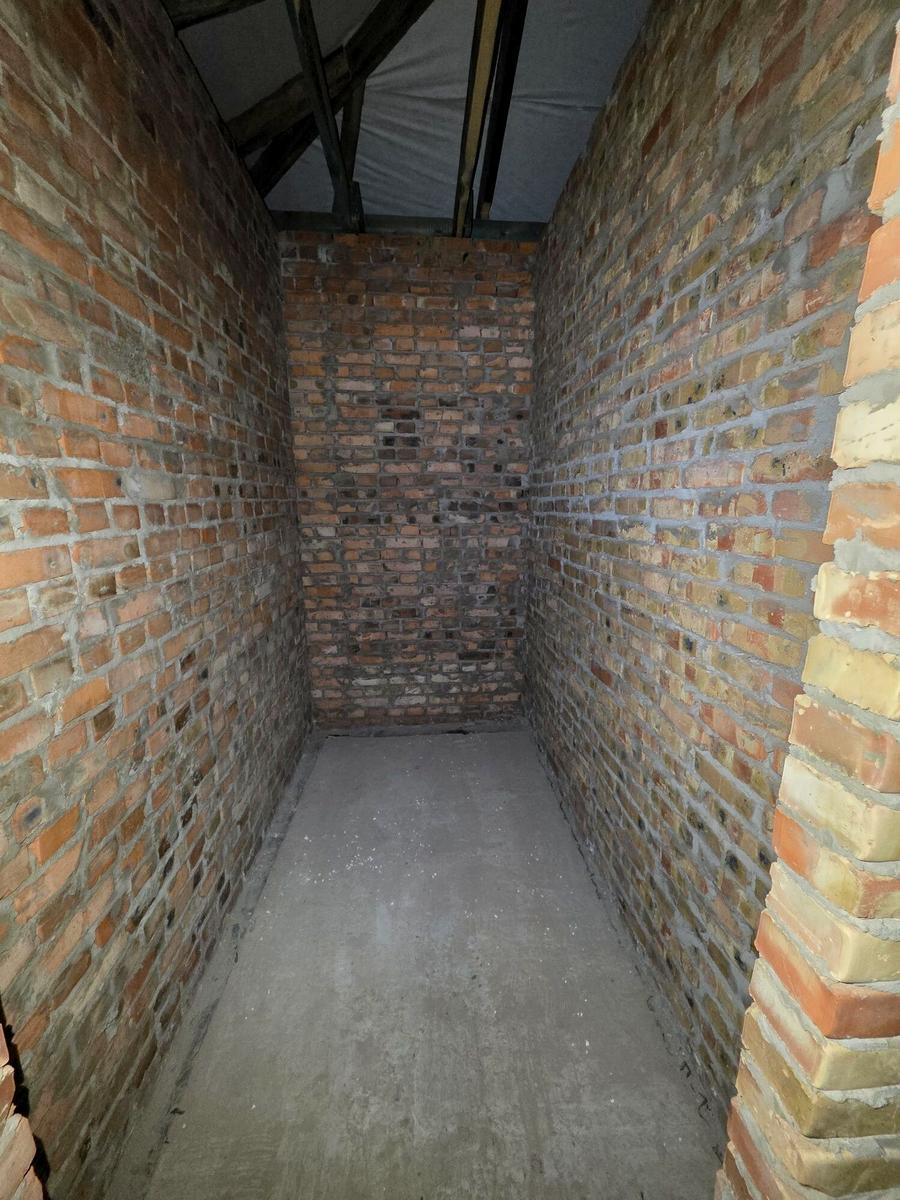 1863973698855969
