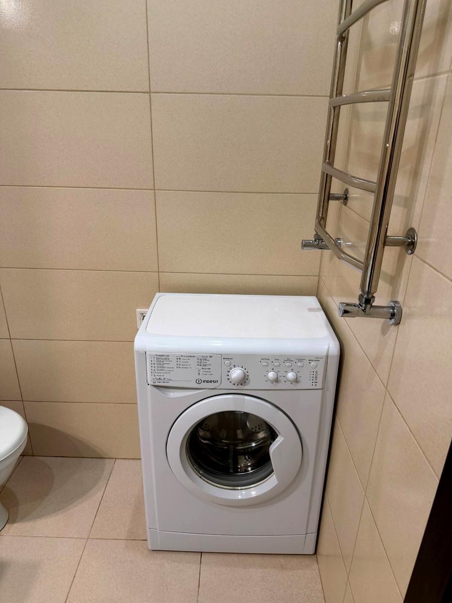1863975579288233