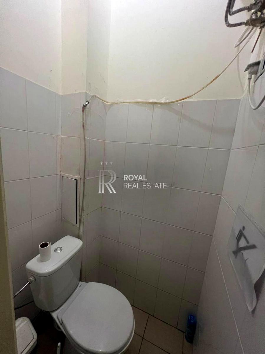 1863981830566036