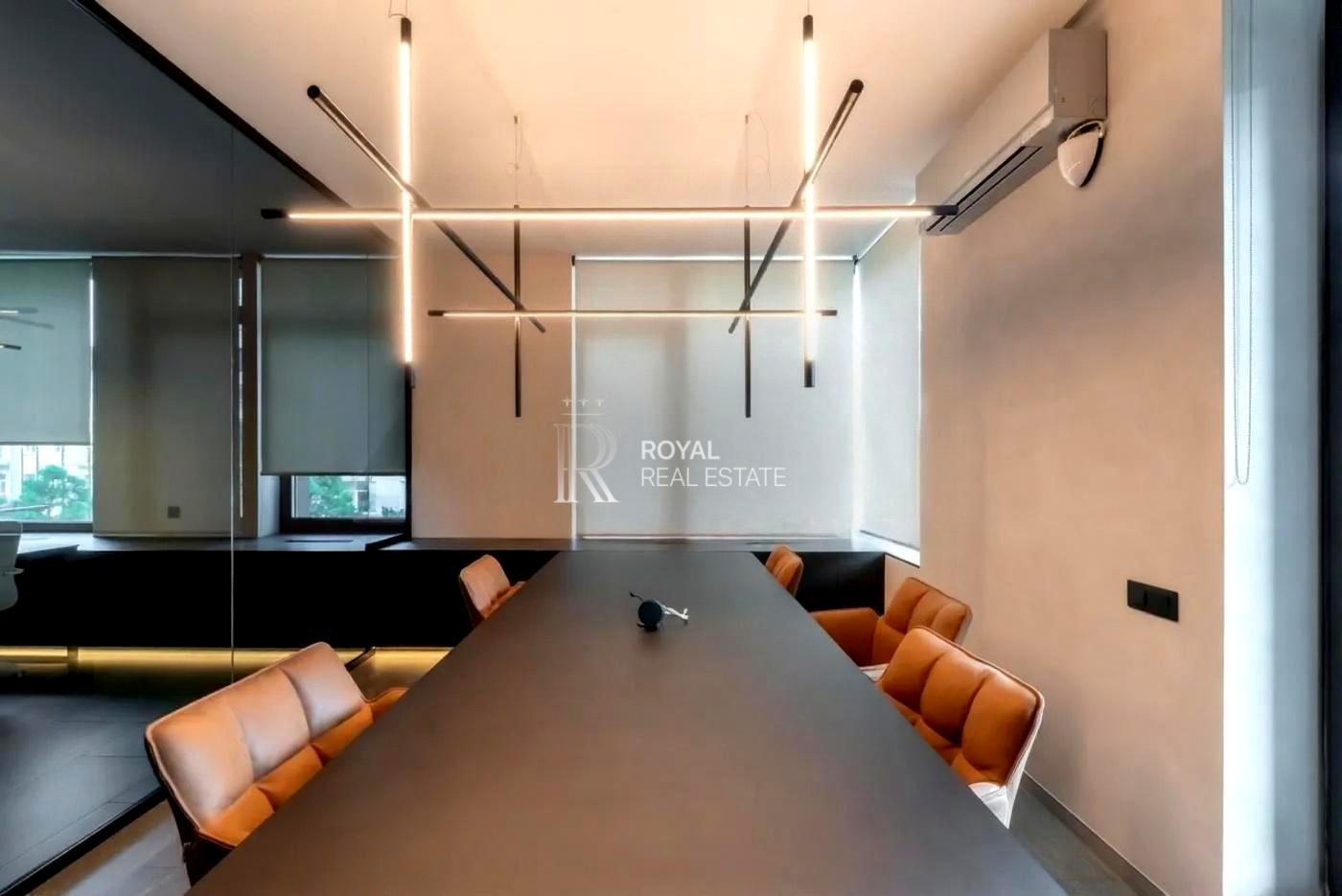 1863982385650516