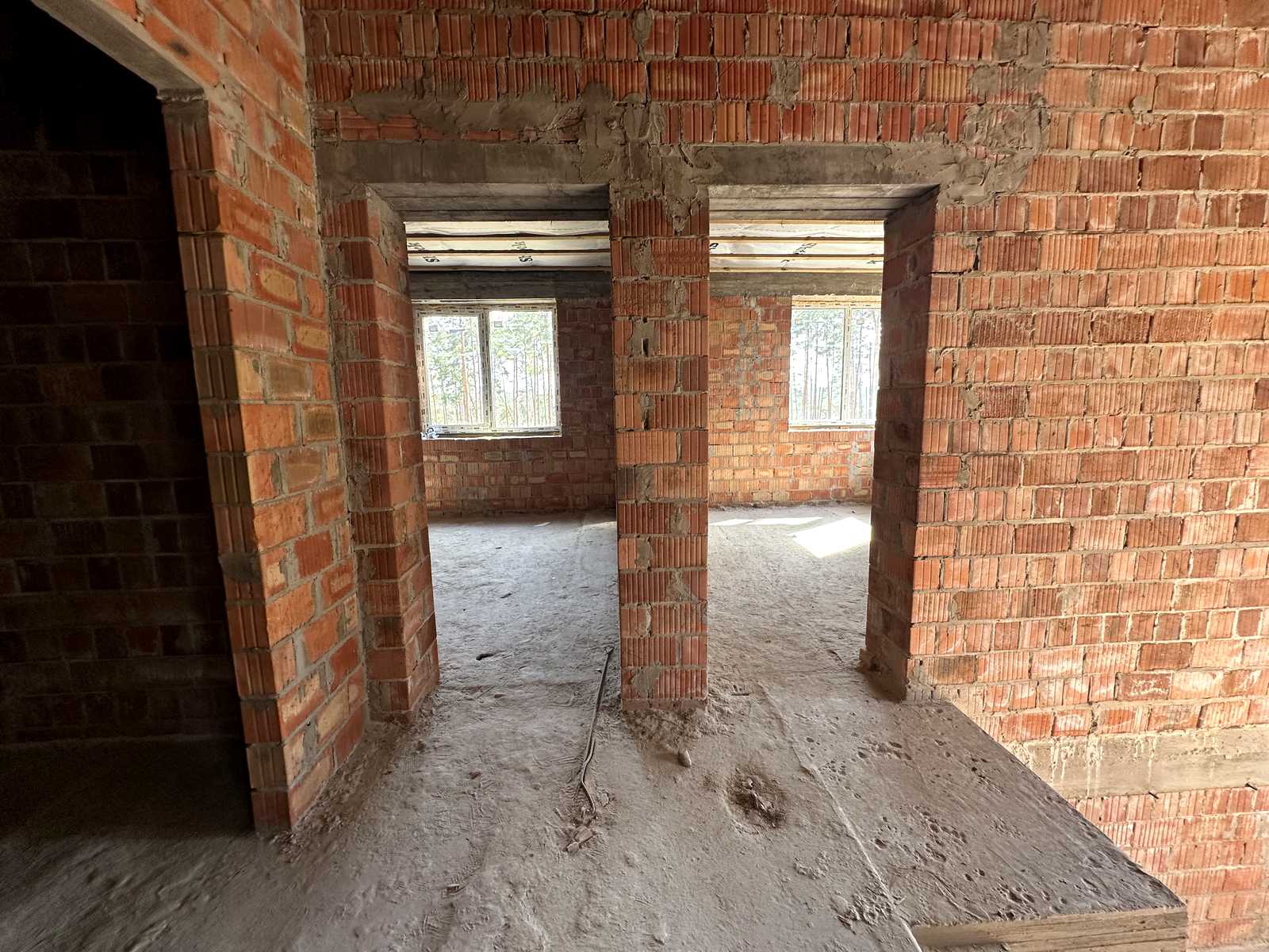 1863984831030975