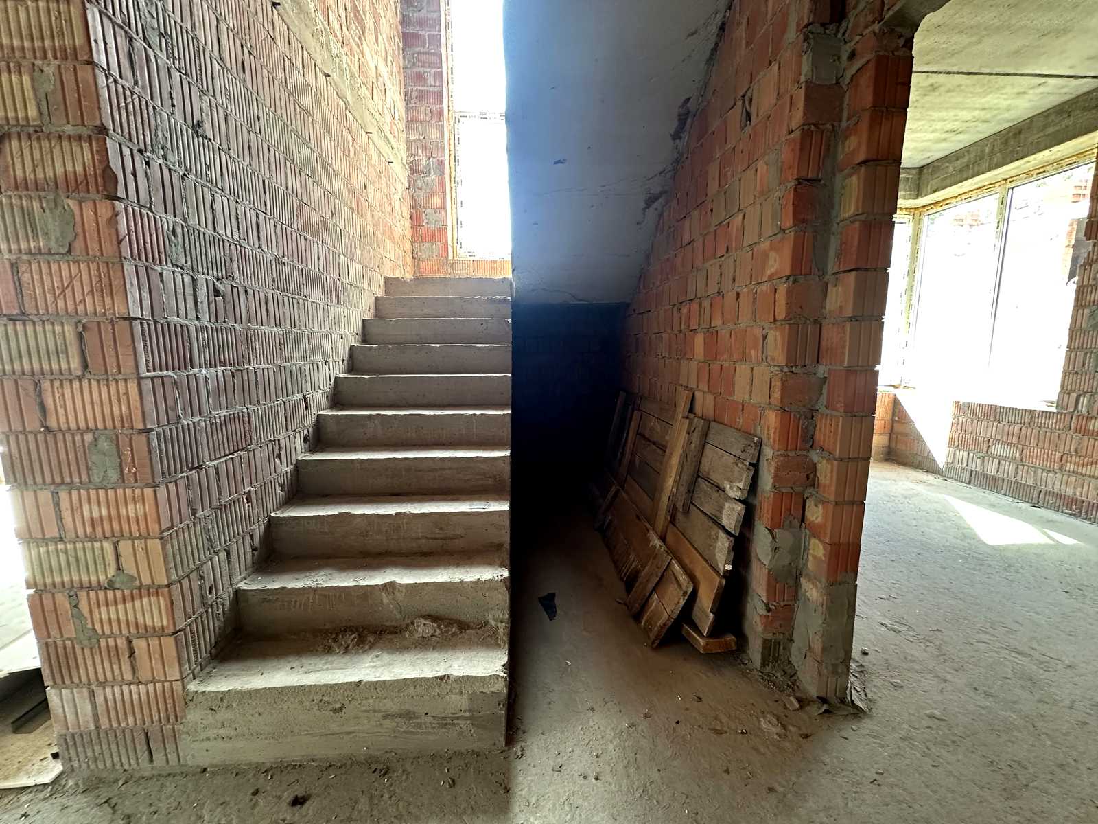 1863984834809725